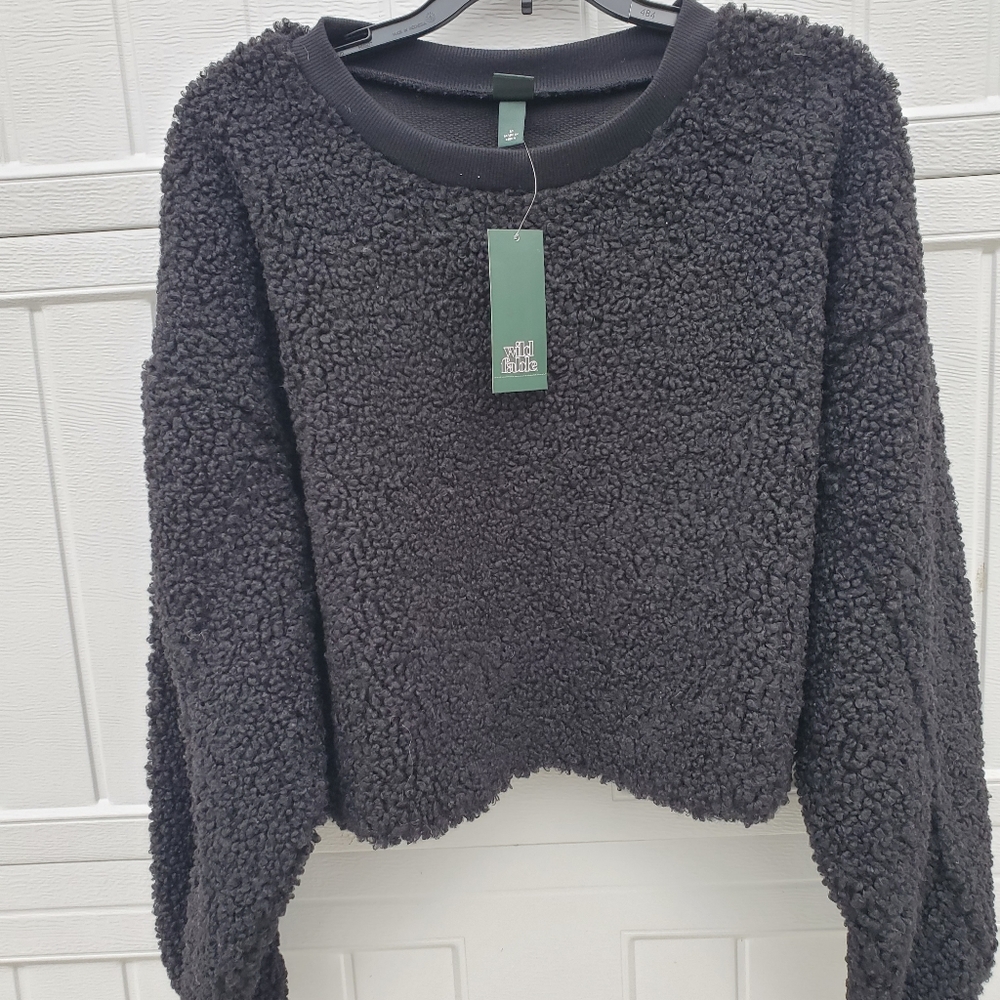 Wild Fable Black Crew Neck Sweater with Fuzzy Texture